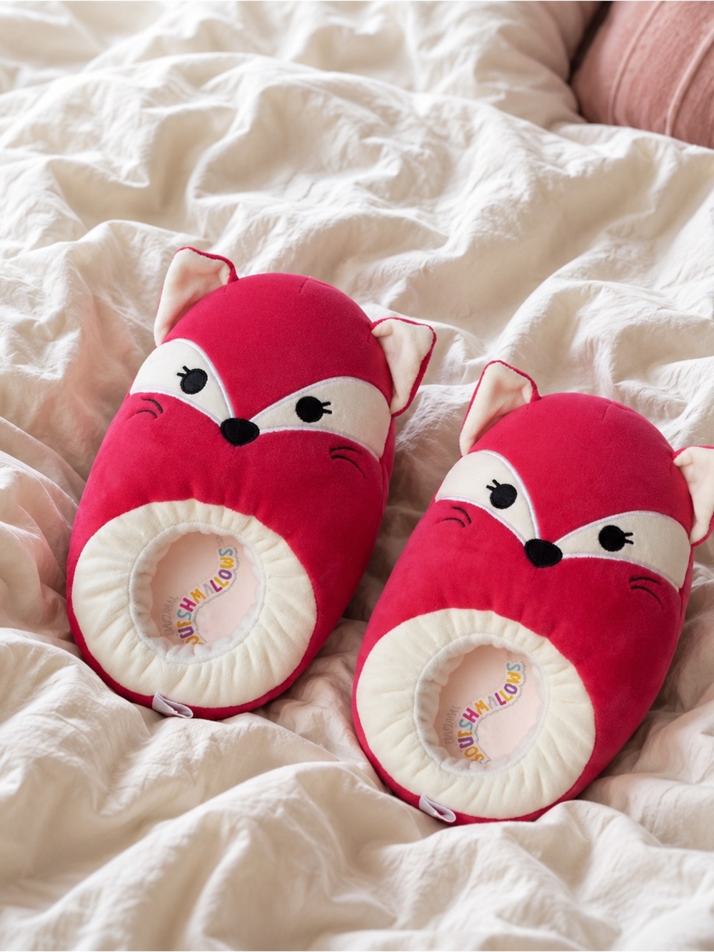 Squishmallows Kids Fox Slippers in Bright Pink and White Sz 6/7